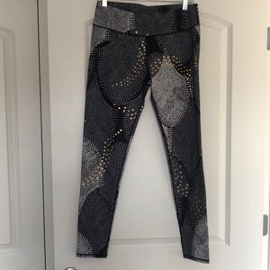 Fabletics Salar Legging - Black Grey Gold Metallic - Size Medium - Foiled Flurry